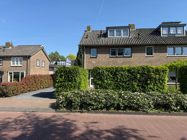 Prachtige twee-onder-een-kapwoning op royaal perceel met garage én zonnige tuin in kindvriendelijke buurt! 


